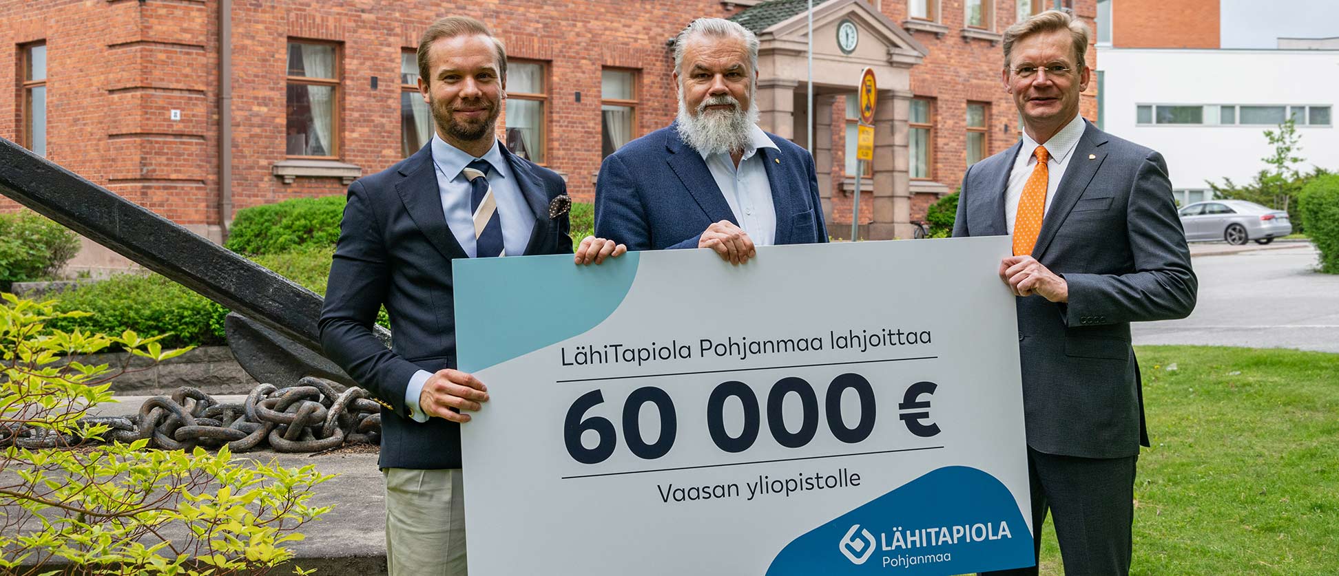 LokalTapiola Österbotten donerar 60 000 euro till Vasa universitet |  LokalTapiola